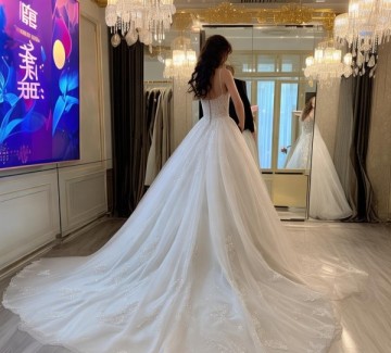 一沐婚纱礼服定制抖音团购，定制你的浪漫婚礼时刻